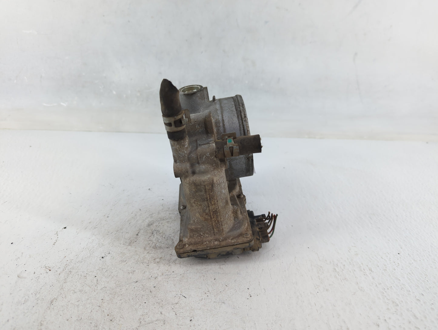 2016-2022 Toyota Tacoma Throttle Body P/N:22030-0P060 Fits Fits 2016 2017 2018 2019 2020 2021 2022 OEM Used Auto Parts - Oem