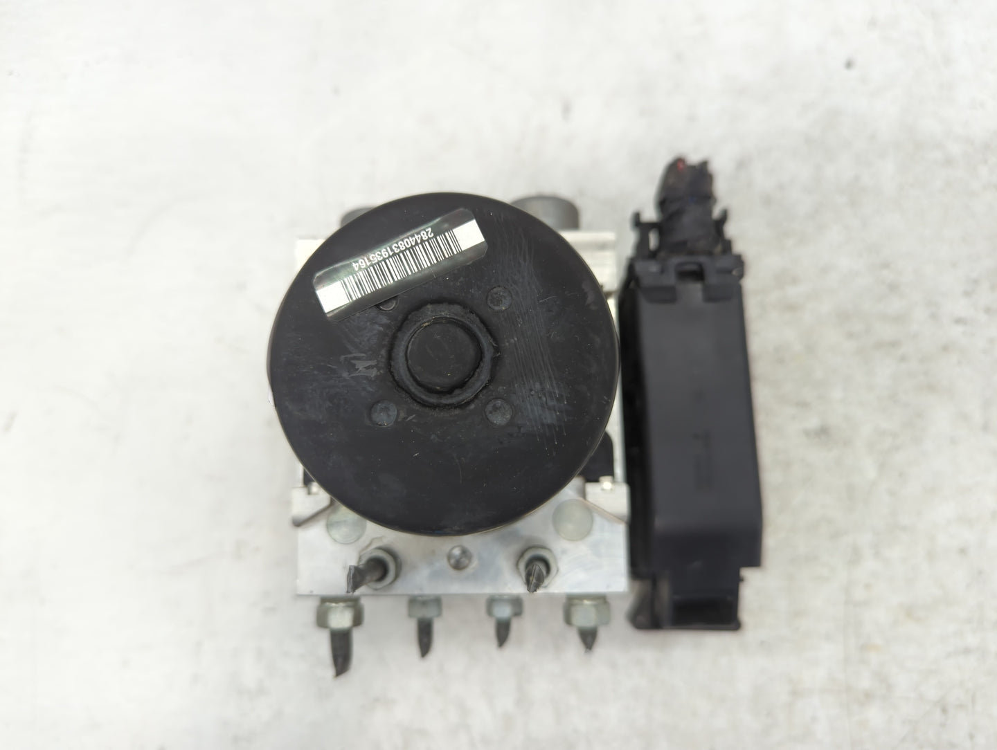 2016-2017 Toyota Tundra ABS Pump Control Module Replacement P/N:44500-0C421 Fits Fits 2016 2017 OEM Used Auto Parts - Oemuse