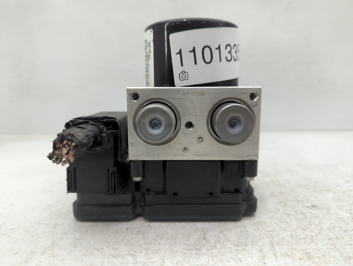 2016-2017 Toyota Tundra ABS Pump Control Module Replacement P/N:44500-0C421 Fits Fits 2016 2017 OEM Used Auto Parts - Oemuse