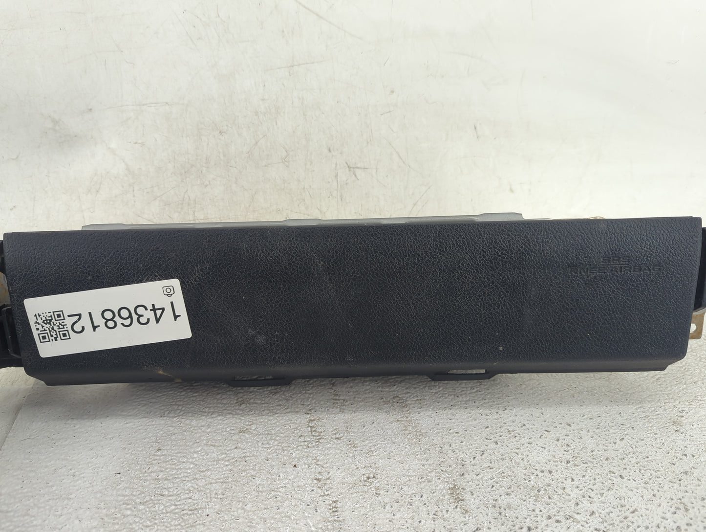2017 Toyota Tundra Air Bag Driver Left Knee OEM P/N:7395917 B20V460K2397, 401260917M94, A7H46337 Fits OEM Used Auto Parts - 