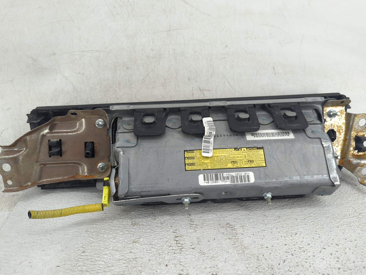 2017 Toyota Tundra Air Bag Driver Left Knee OEM P/N:7395917 B20V460K2397, 401260917M94, A7H46337 Fits OEM Used Auto Parts - 
