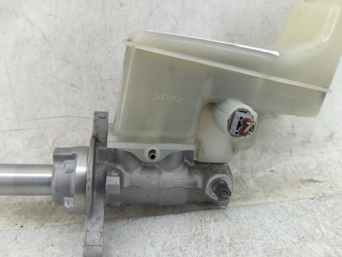 2017 Toyota Venza Brake Master Cylinder - Oemusedautoparts1.com