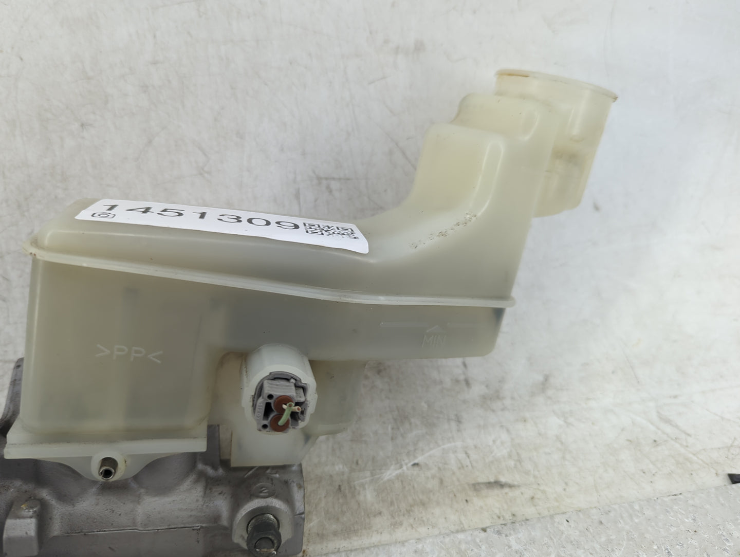 2017 Toyota Venza Brake Master Cylinder - Oemusedautoparts1.com