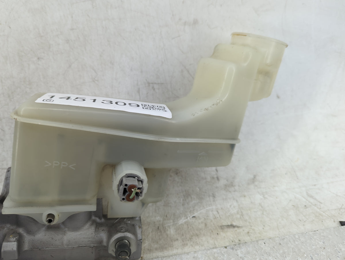 2017 Toyota Venza Brake Master Cylinder - Oemusedautoparts1.com