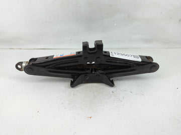 2017 Toyota Yaris Spare Scissor Car Jack - Oemusedautoparts1.com