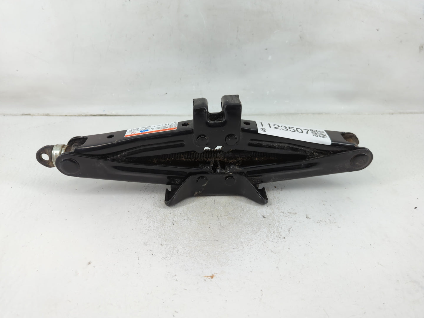2017 Toyota Yaris Spare Scissor Car Jack - Oemusedautoparts1.com