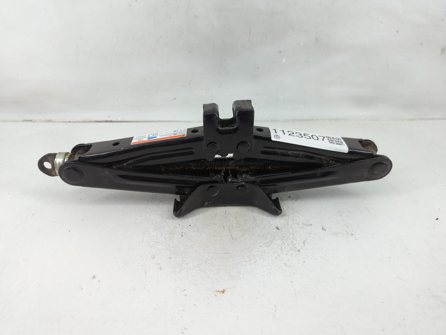 2017 Toyota Yaris Spare Scissor Car Jack - Oemusedautoparts1.com
