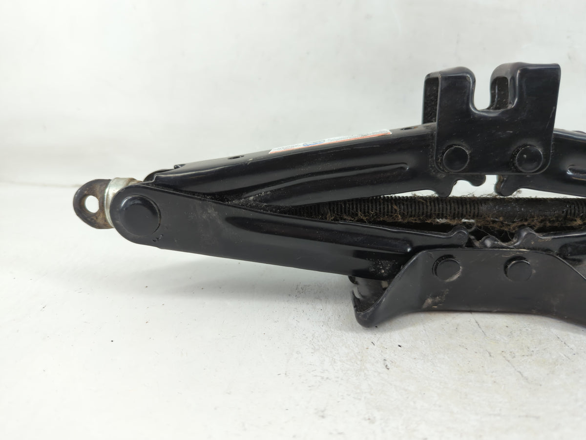 2017 Toyota Yaris Spare Scissor Car Jack - Oemusedautoparts1.com