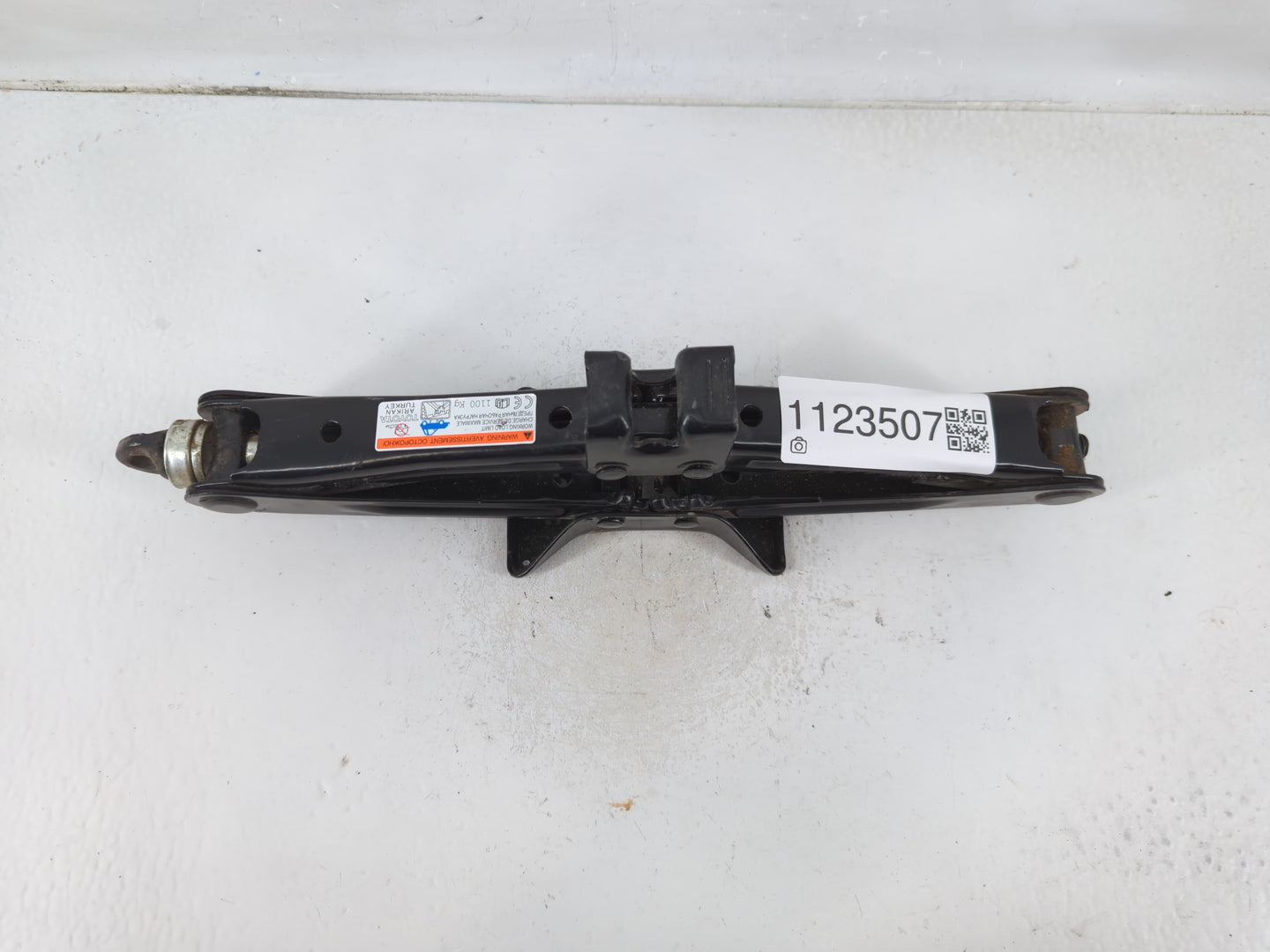 2017 Toyota Yaris Spare Scissor Car Jack - Oemusedautoparts1.com