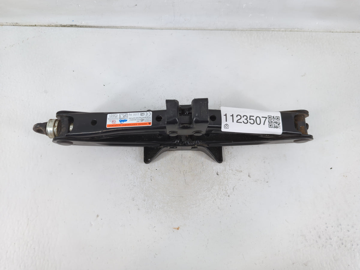 2017 Toyota Yaris Spare Scissor Car Jack - Oemusedautoparts1.com