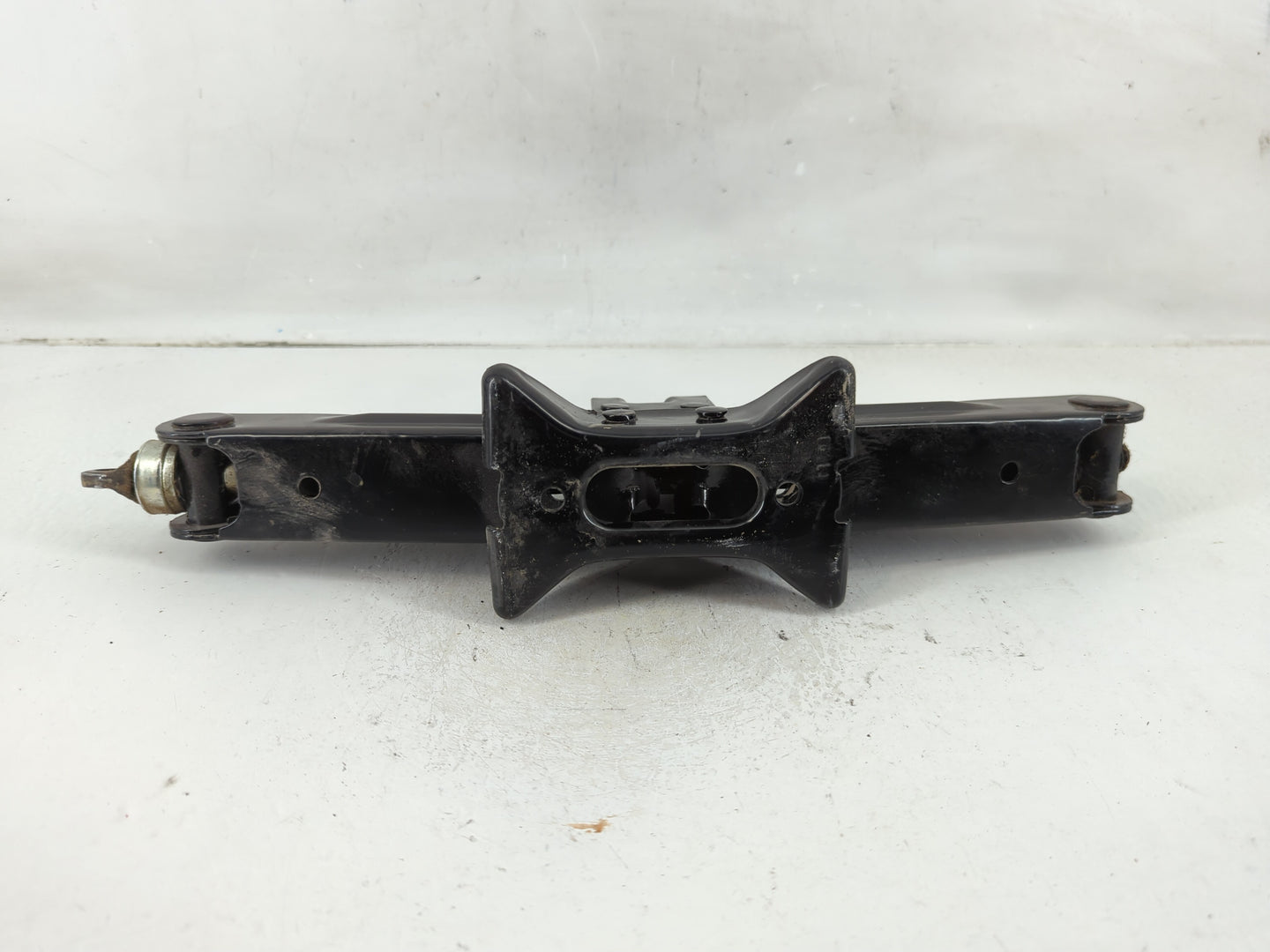 2017 Toyota Yaris Spare Scissor Car Jack - Oemusedautoparts1.com