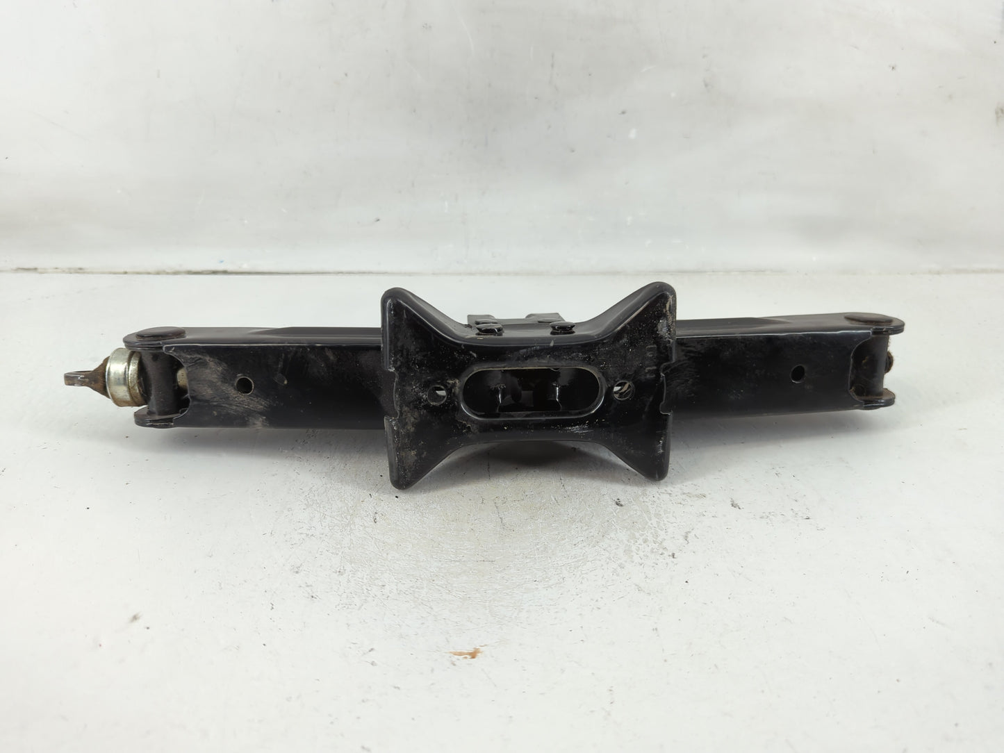2017 Toyota Yaris Spare Scissor Car Jack - Oemusedautoparts1.com