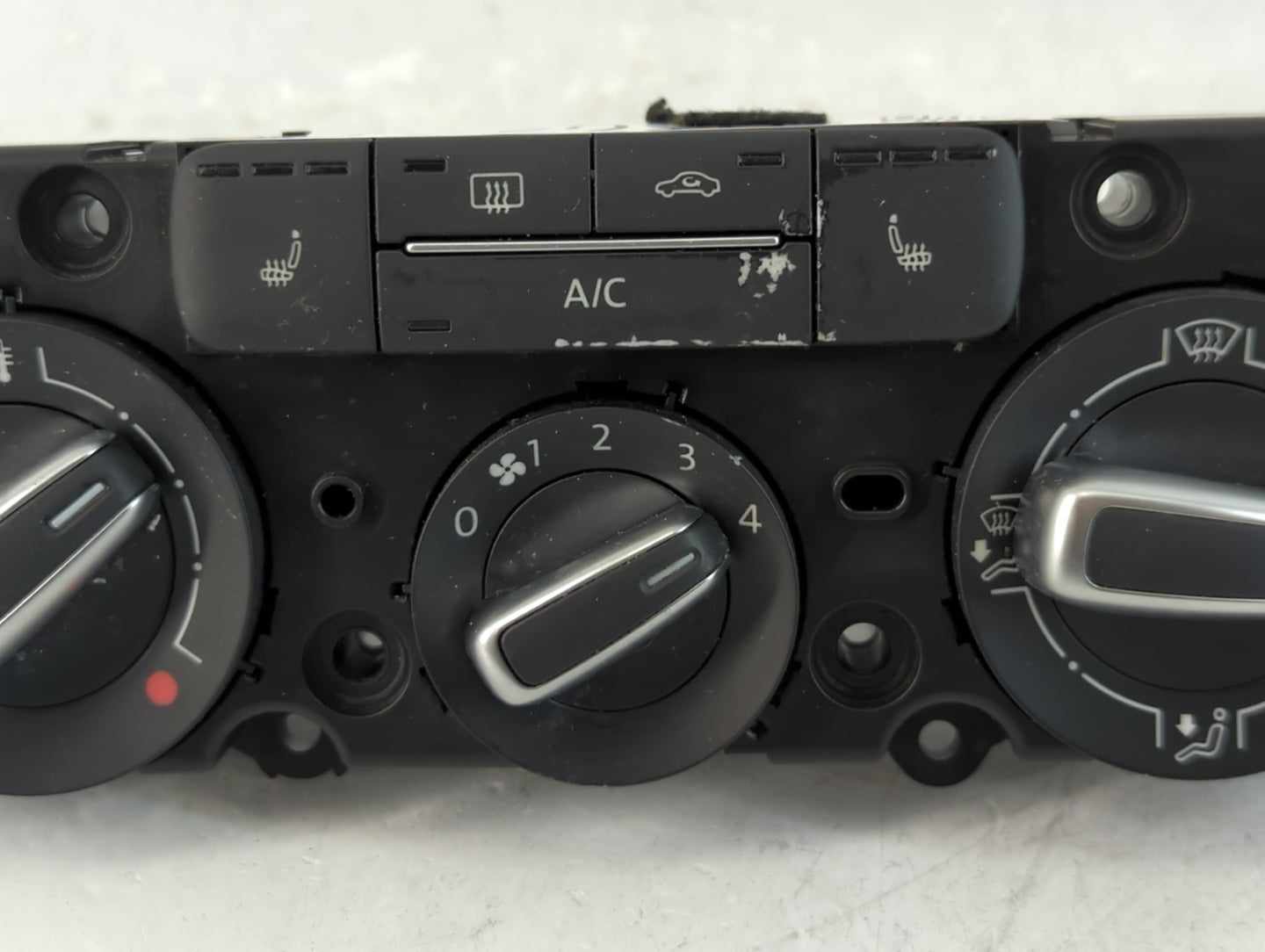 2017-2019 Volkswagen Beetle Climate Control Module Temperature AC/Heater Replacement P/N:90151-908 Fits Fits 2017 2018 2019 