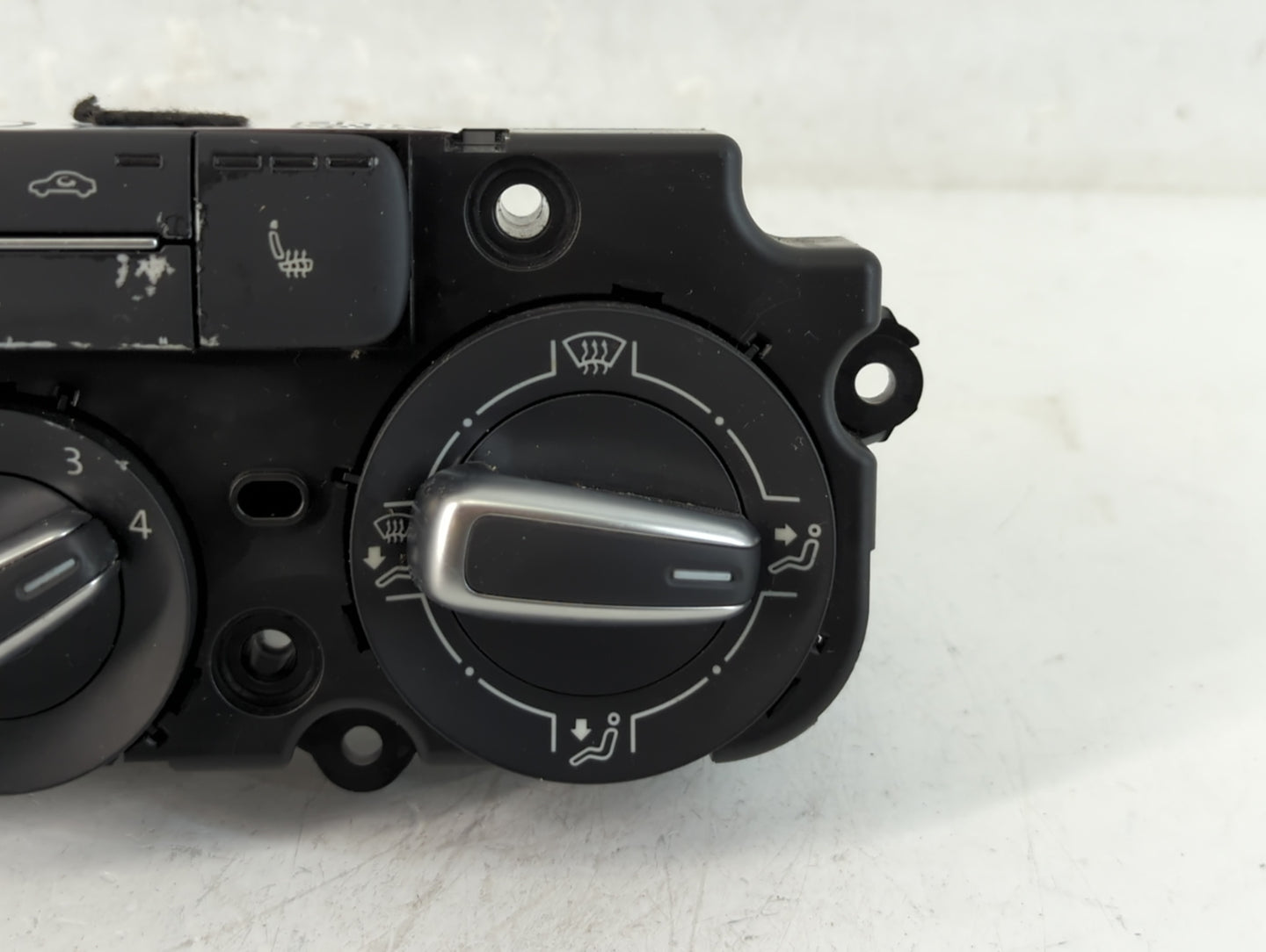 2017-2019 Volkswagen Beetle Climate Control Module Temperature AC/Heater Replacement P/N:90151-908 Fits Fits 2017 2018 2019 