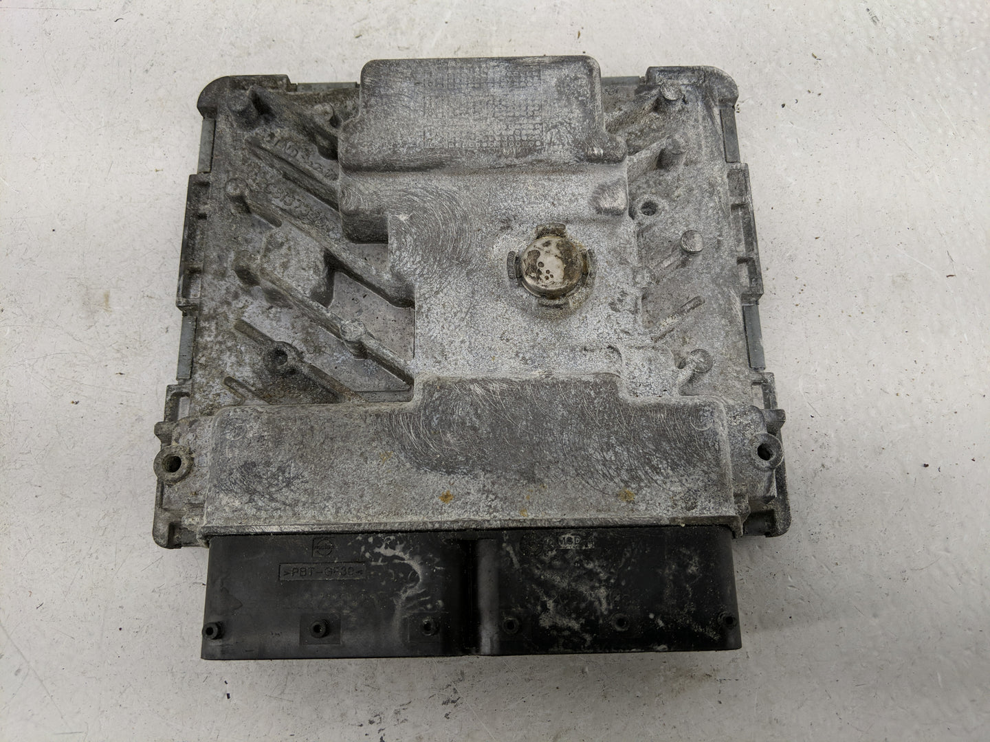 2017 Volkswagen Beetle PCM Engine Control Computer ECU ECM PCU OEM P/N:06K 907 425 C Fits OEM Used Auto Parts - Oemusedautop