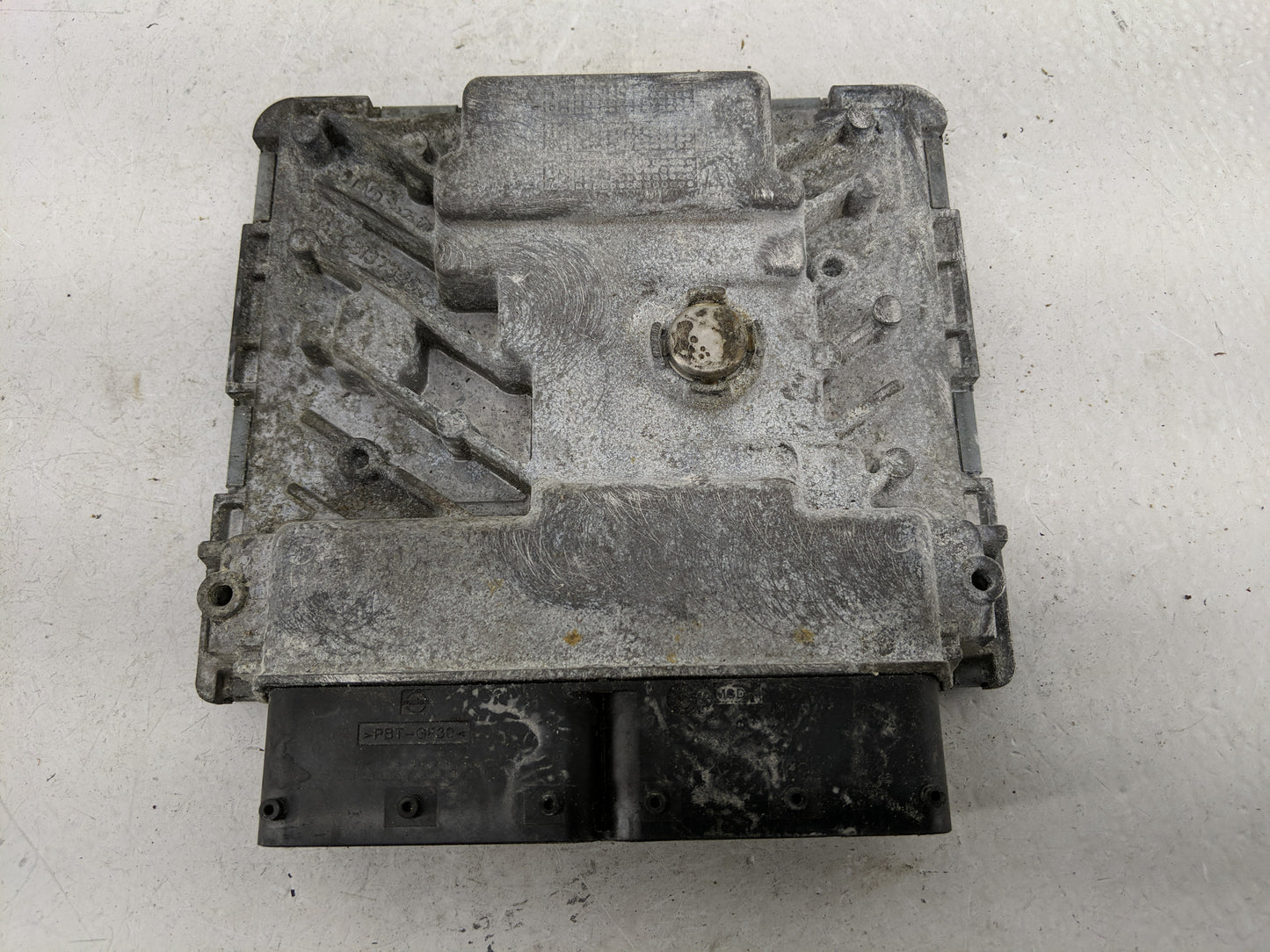 2017 Volkswagen Beetle PCM Engine Control Computer ECU ECM PCU OEM P/N:06K 907 425 C Fits OEM Used Auto Parts - Oemusedautop