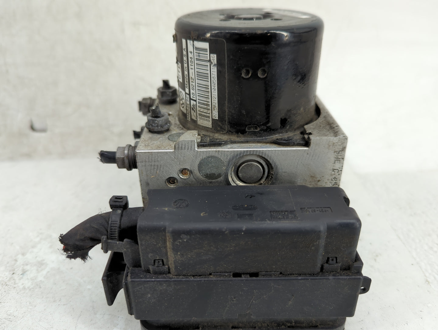2017 Volkswagen Beetle ABS Pump Control Module Replacement P/N:1K0614517EK 10.0212-1104.4 Fits Fits 2015 2016 2018 2019 OEM 
