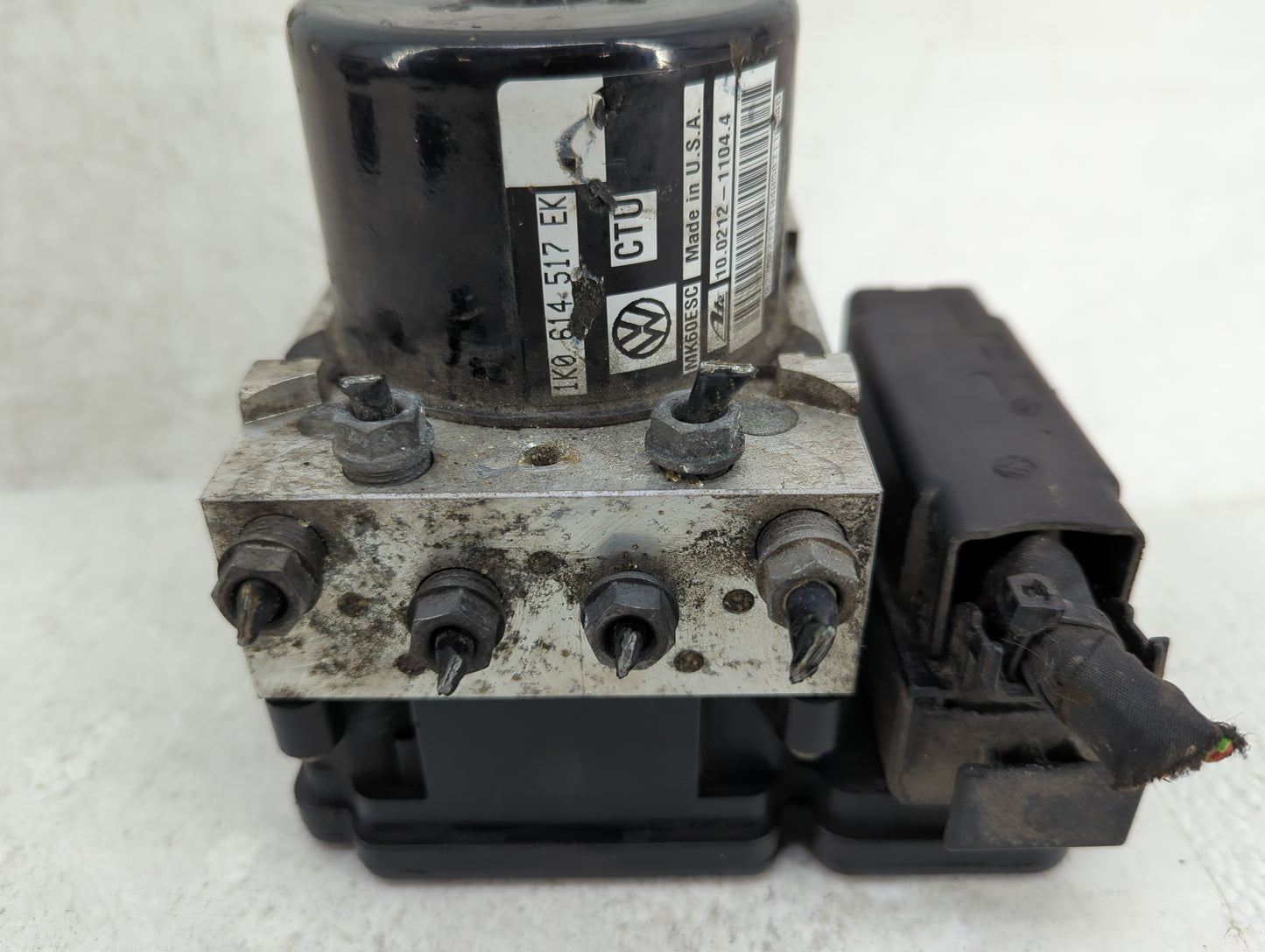 2017 Volkswagen Beetle ABS Pump Control Module Replacement P/N:1K0614517EK 10.0212-1104.4 Fits Fits 2015 2016 2018 2019 OEM 