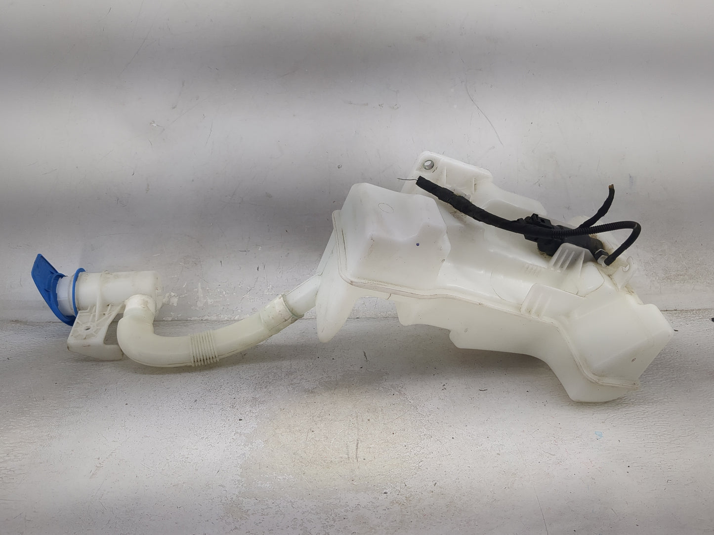 2012-2019 Volkswagen Beetle Windshield Washer Fluid Reservoir Bottle Oem 1474222 - Oemusedautoparts1.com