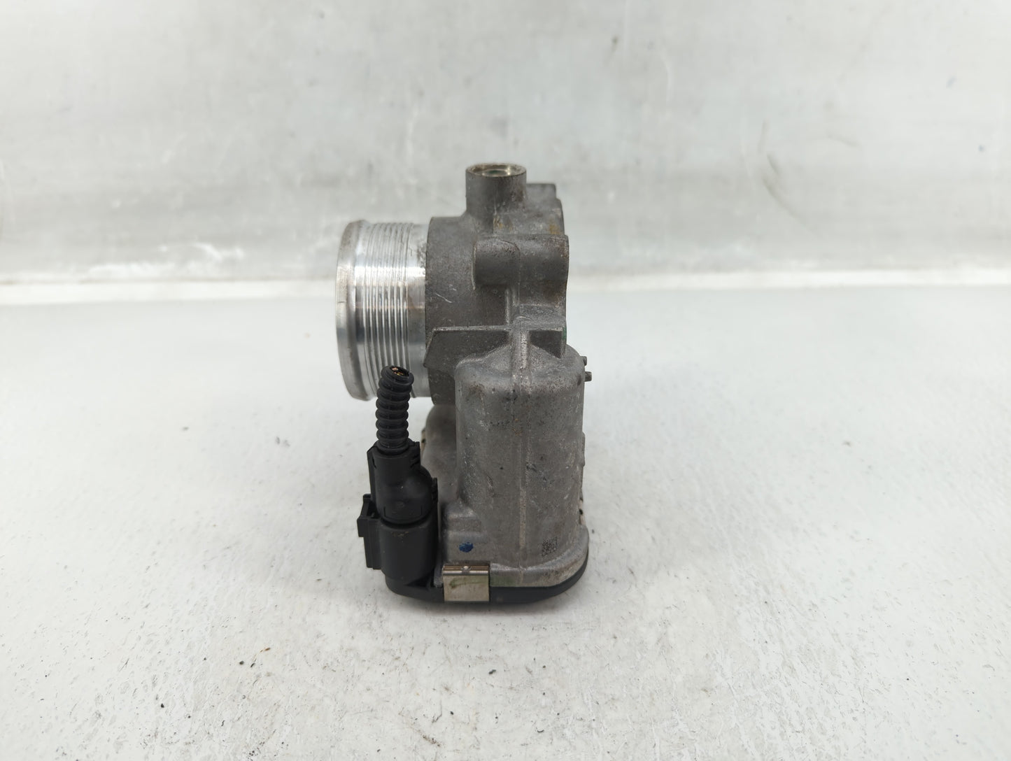 2014-2017 Volkswagen Beetle Throttle Body P/N:06K 133 062E Fits Fits 2014 2015 2016 2017 OEM Used Auto Parts - Oemusedautopa