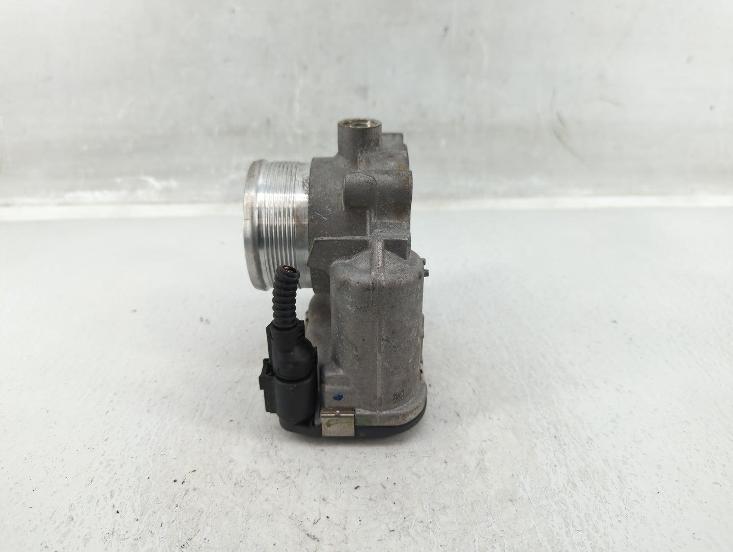 2014-2017 Volkswagen Beetle Throttle Body P/N:06K 133 062E Fits Fits 2014 2015 2016 2017 OEM Used Auto Parts - Oemusedautopa