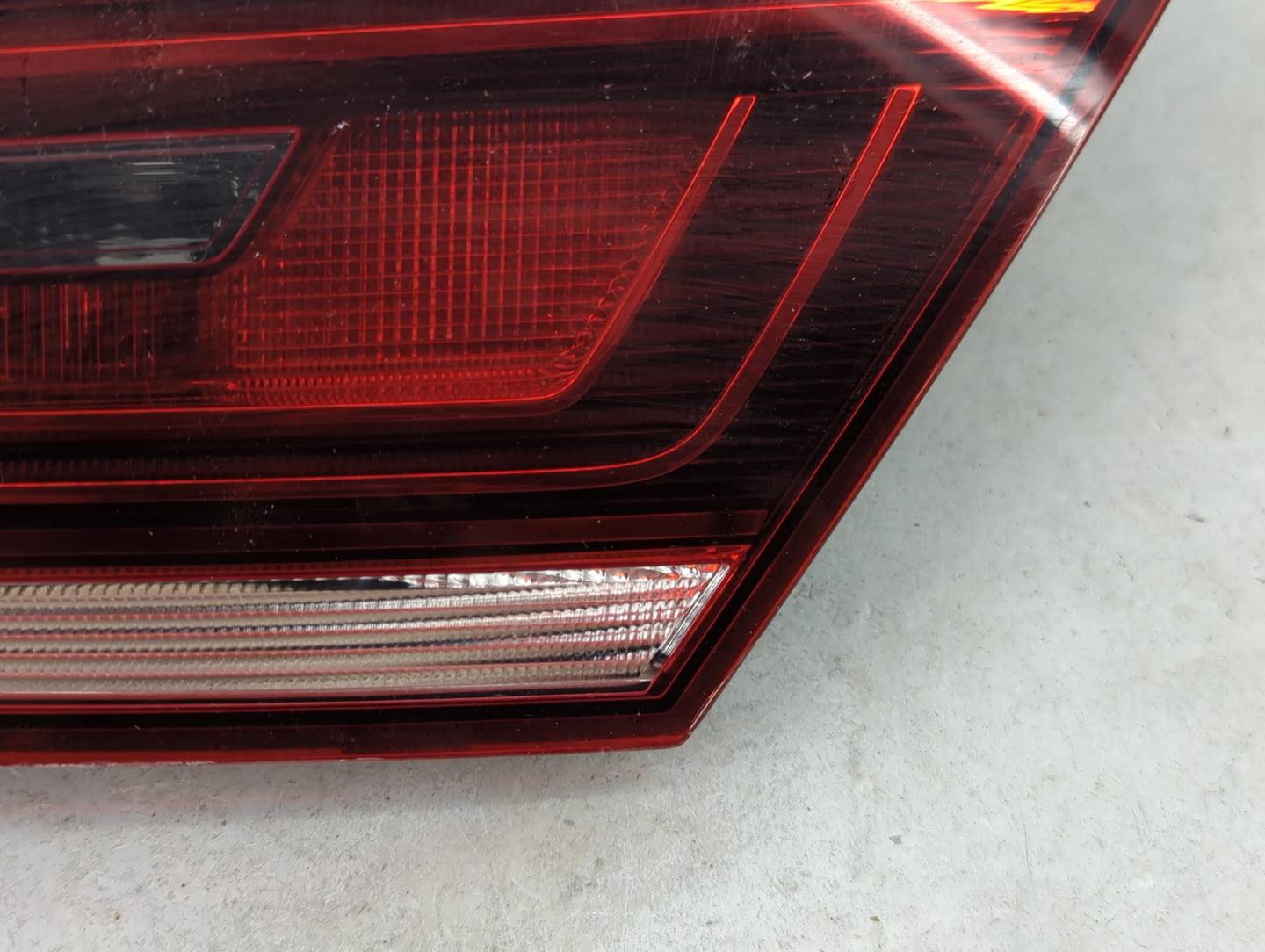 2013-2017 Volkswagen Cc Passenger Right Side Deck Lid Mounted Tail Light - Oemusedautoparts1.com