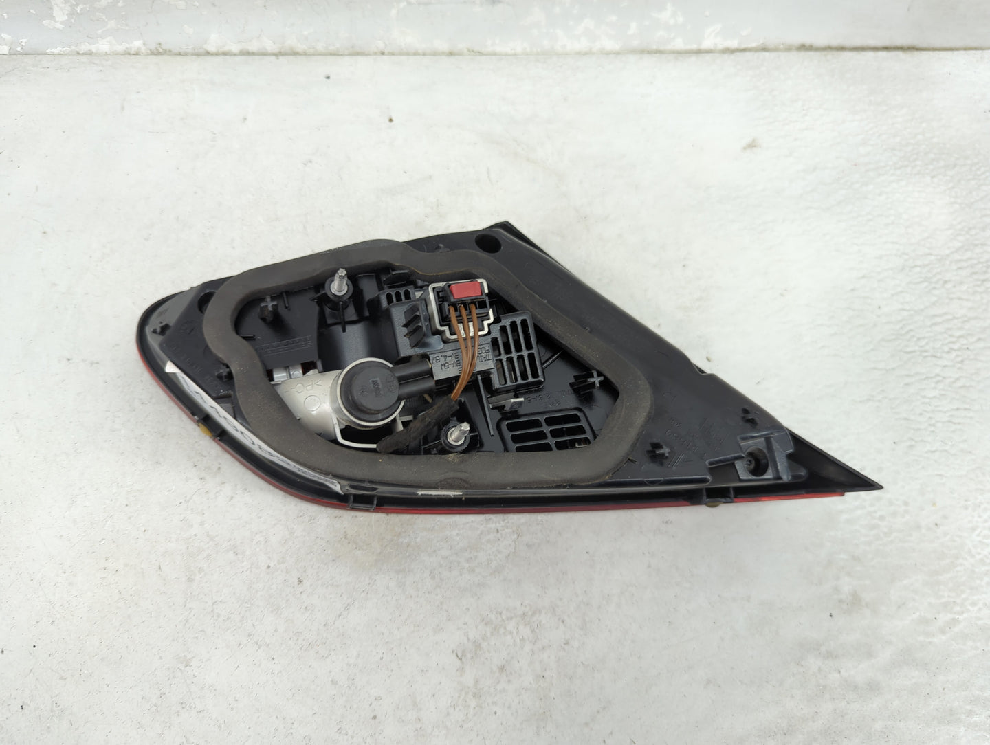 2013-2017 Volkswagen Cc Passenger Right Side Deck Lid Mounted Tail Light - Oemusedautoparts1.com