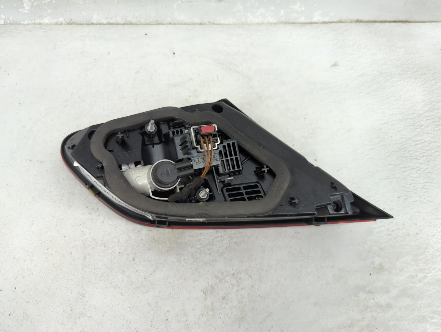 2013-2017 Volkswagen Cc Passenger Right Side Deck Lid Mounted Tail Light - Oemusedautoparts1.com