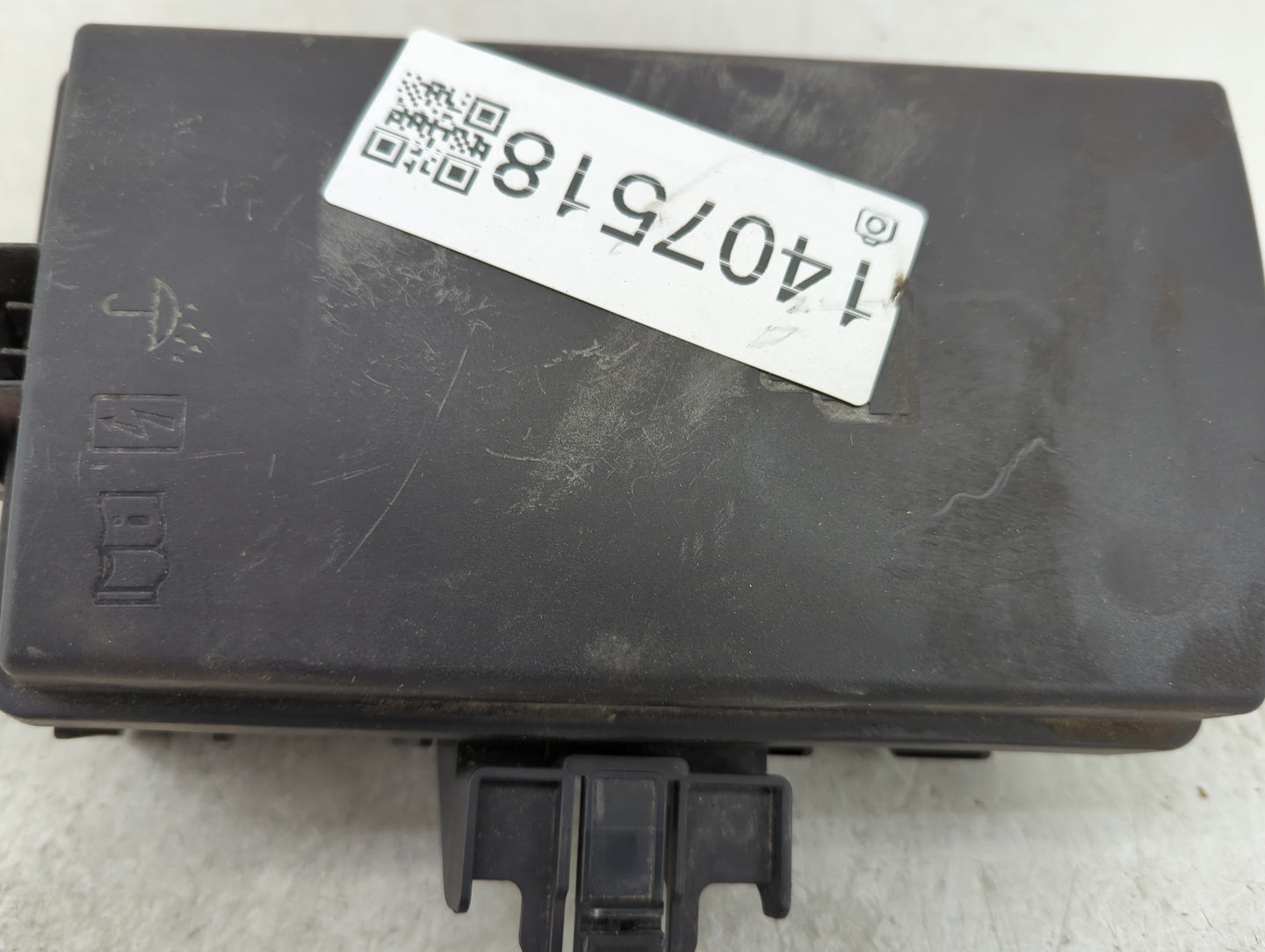 2015-2017 Volkswagen Golf Fusebox Fuse Box Panel Relay Module P/N:5Q0937132D Fits Fits 2015 2016 2017 OEM Used Auto Parts - 