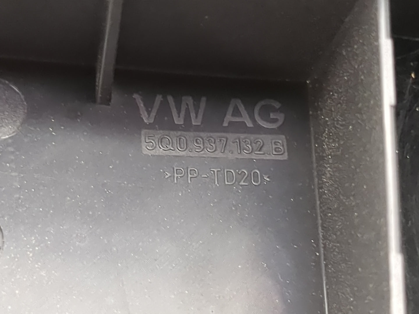 2015-2019 Volkswagen Golf Fusebox Fuse Box Panel Relay Module P/N:5Q0937132B Fits Fits 2015 2016 2017 2018 2019 2020 2021 20