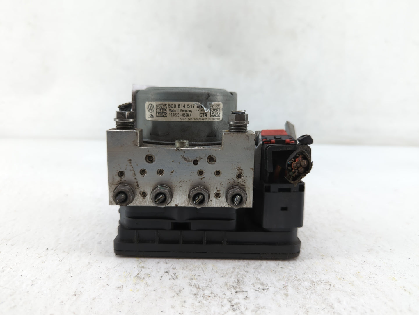 2017 Volkswagen Golf ABS Pump Control Module Replacement P/N:5Q0 614 517 Fits OEM Used Auto Parts - Oemusedautoparts1.com
