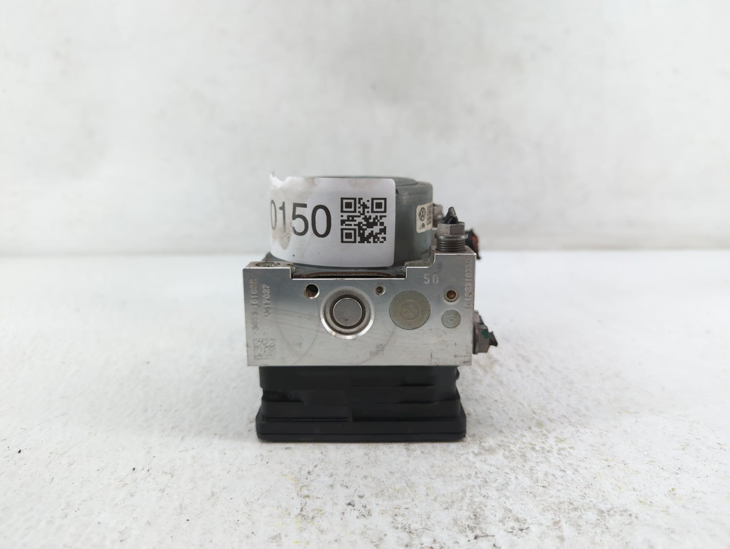 2017 Volkswagen Golf ABS Pump Control Module Replacement P/N:5Q0 614 517 Fits OEM Used Auto Parts - Oemusedautoparts1.com
