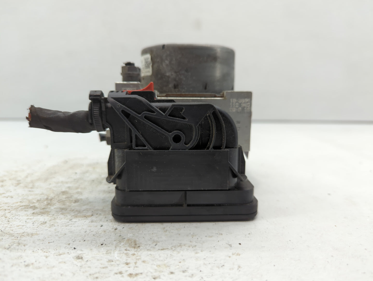 2015-2016 Volkswagen Golf ABS Pump Control Module Replacement P/N:5Q0 614 517 AQ 5Q0 614 517 AF Fits Fits 2015 2016 2017 OEM