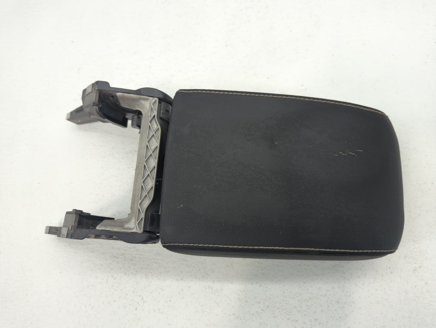 2017 Volkswagen Golf Center Console Armrest Cover Lid - Oemusedautoparts1.com