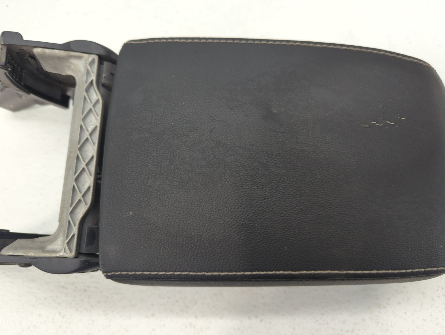 2017 Volkswagen Golf Center Console Armrest Cover Lid - Oemusedautoparts1.com