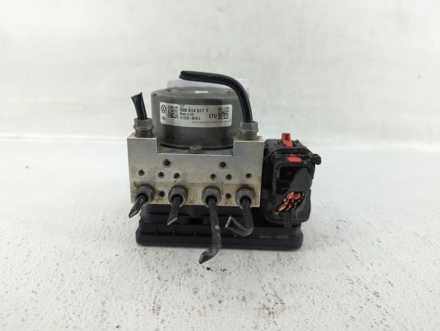 2015-2016 Volkswagen Golf ABS Pump Control Module Replacement P/N:3Q0 614 517 T 5Q0 614 517 P Fits Fits 2015 2016 2017 OEM U