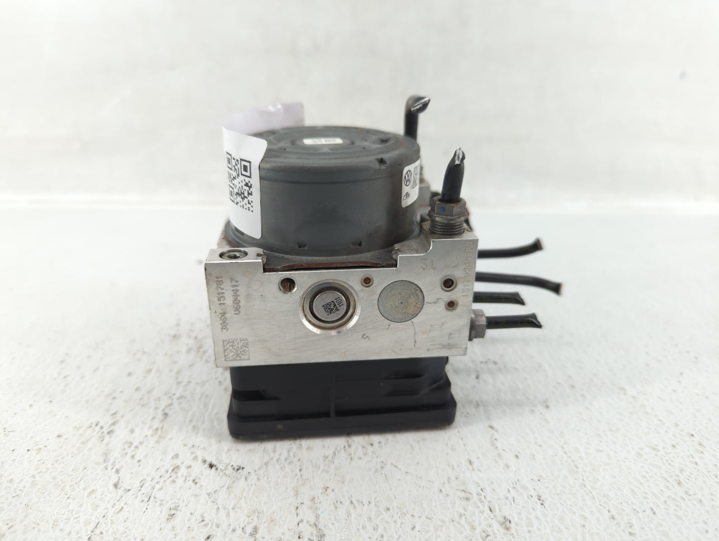 2015-2016 Volkswagen Golf ABS Pump Control Module Replacement P/N:3Q0 614 517 T 5Q0 614 517 P Fits Fits 2015 2016 2017 OEM U