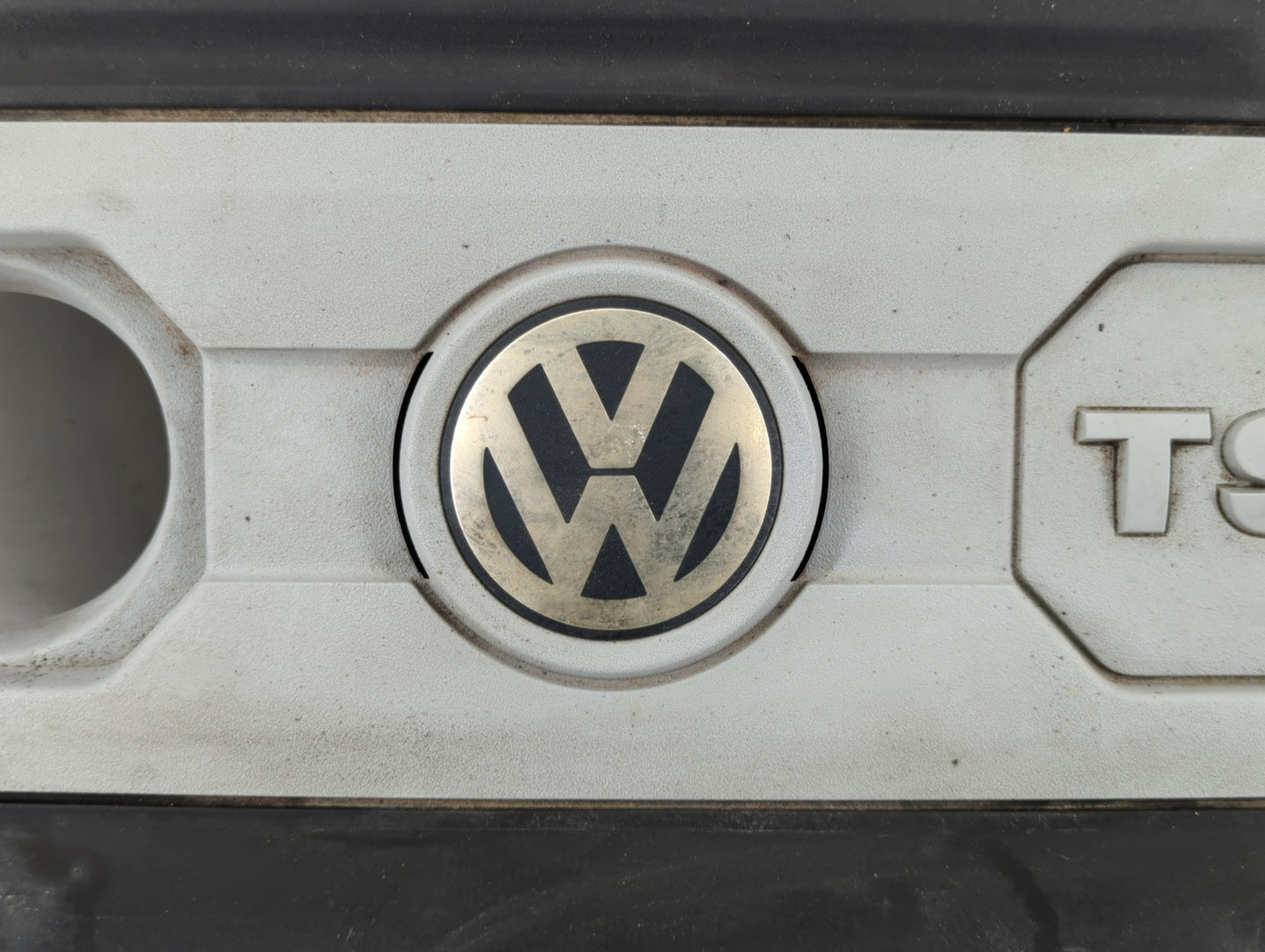 2017 Volkswagen Golf Engine Cover - Oemusedautoparts1.com
