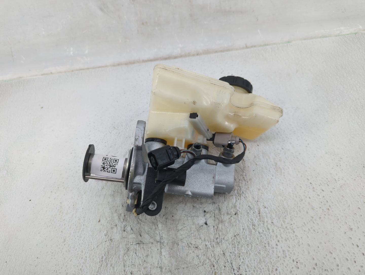 2015-2016 Volkswagen Golf Brake Master Cylinder - Oemusedautoparts1.com