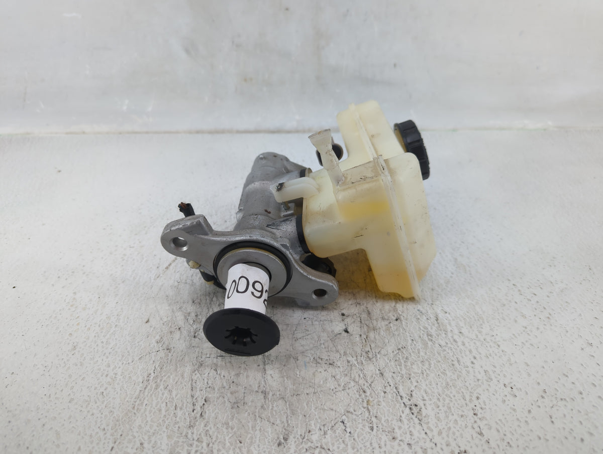 2015-2016 Volkswagen Golf Brake Master Cylinder - Oemusedautoparts1.com