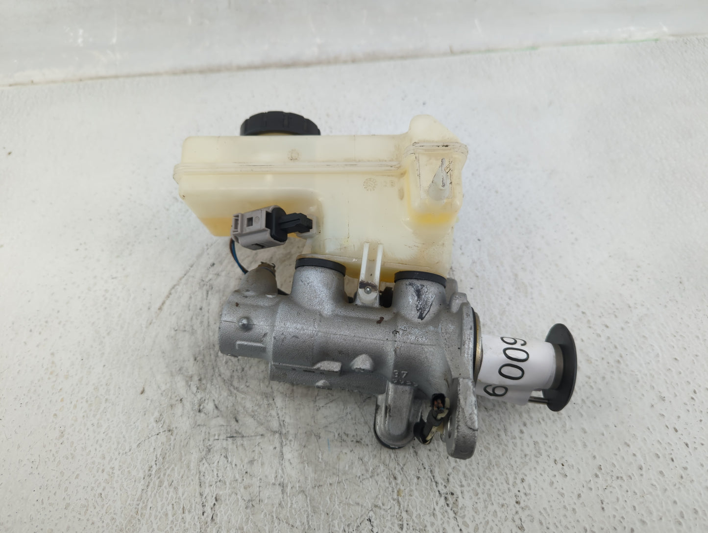 2015-2016 Volkswagen Golf Brake Master Cylinder - Oemusedautoparts1.com