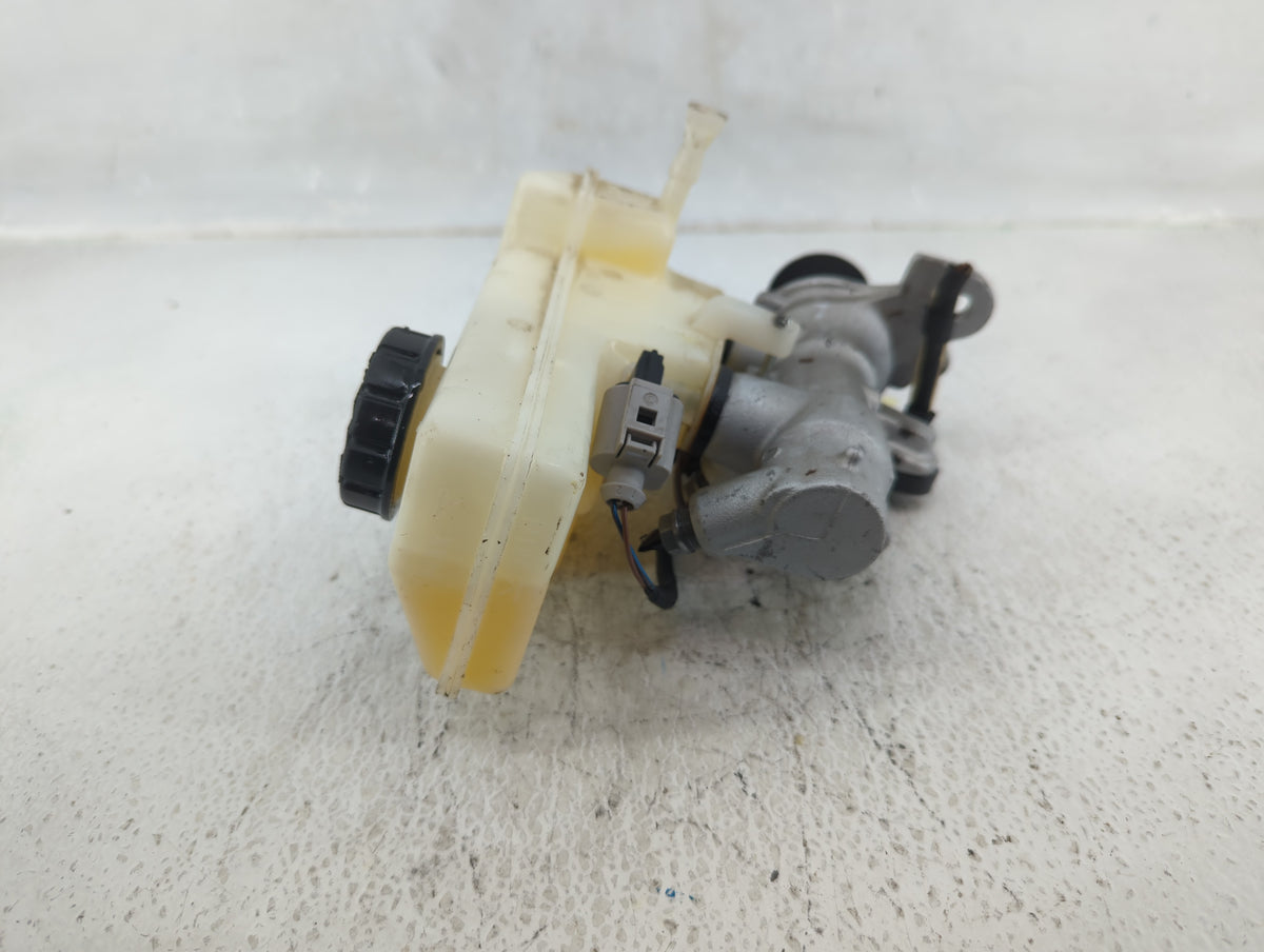 2015-2016 Volkswagen Golf Brake Master Cylinder - Oemusedautoparts1.com