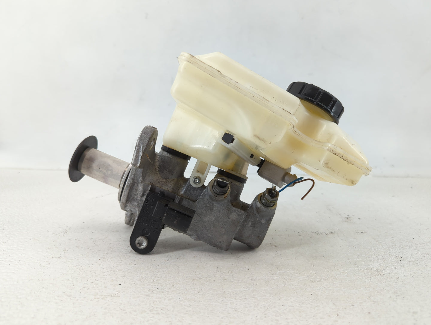 2015-2019 Volkswagen Golf Brake Master Cylinder 626129 - Oemusedautoparts1.com