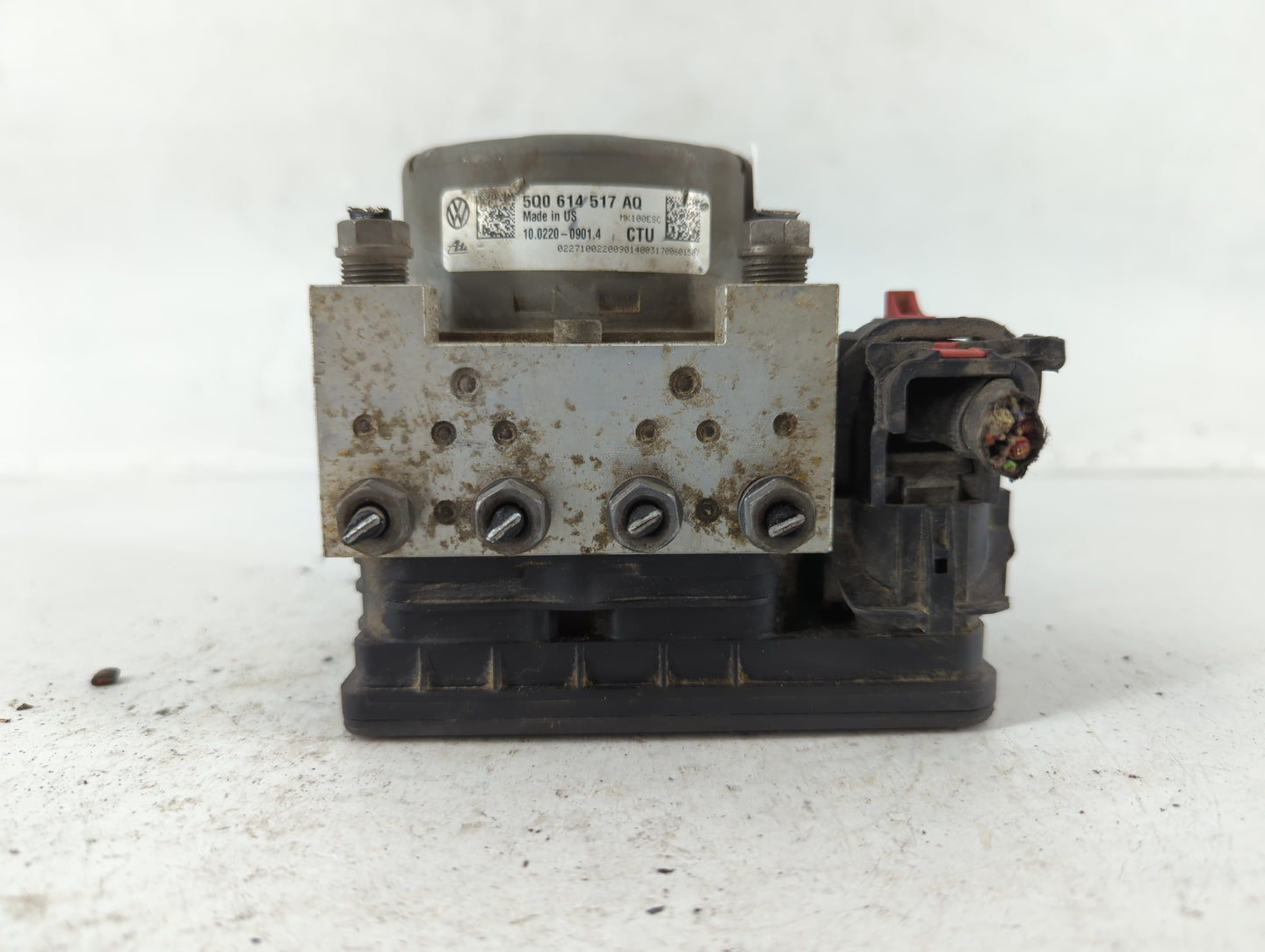 2017 Volkswagen Golf ABS Pump Control Module Replacement P/N:5Q0 614 517 AQ Fits OEM Used Auto Parts - Oemusedautoparts1.com