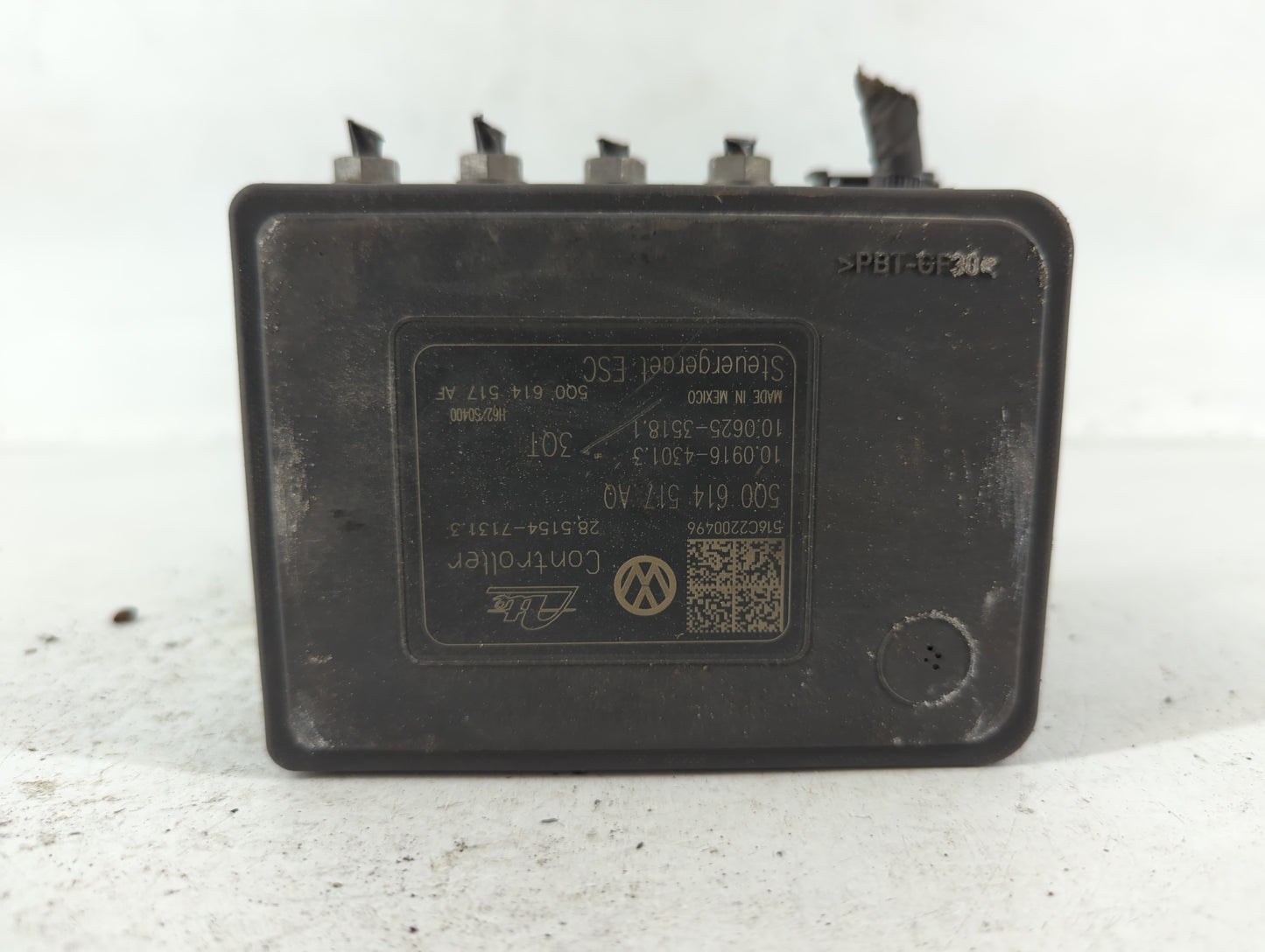 2017 Volkswagen Golf ABS Pump Control Module Replacement P/N:5Q0 614 517 AQ Fits OEM Used Auto Parts - Oemusedautoparts1.com
