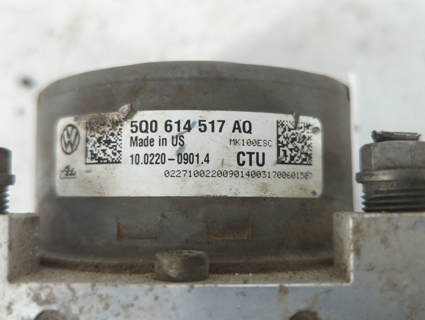 2017 Volkswagen Golf ABS Pump Control Module Replacement P/N:5Q0 614 517 AQ Fits OEM Used Auto Parts - Oemusedautoparts1.com