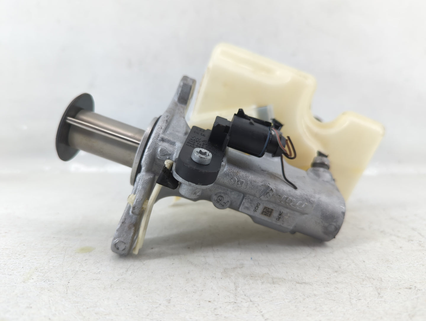 2015-2019 Volkswagen Gti Brake Master Cylinder Cream - Oemusedautoparts1.com