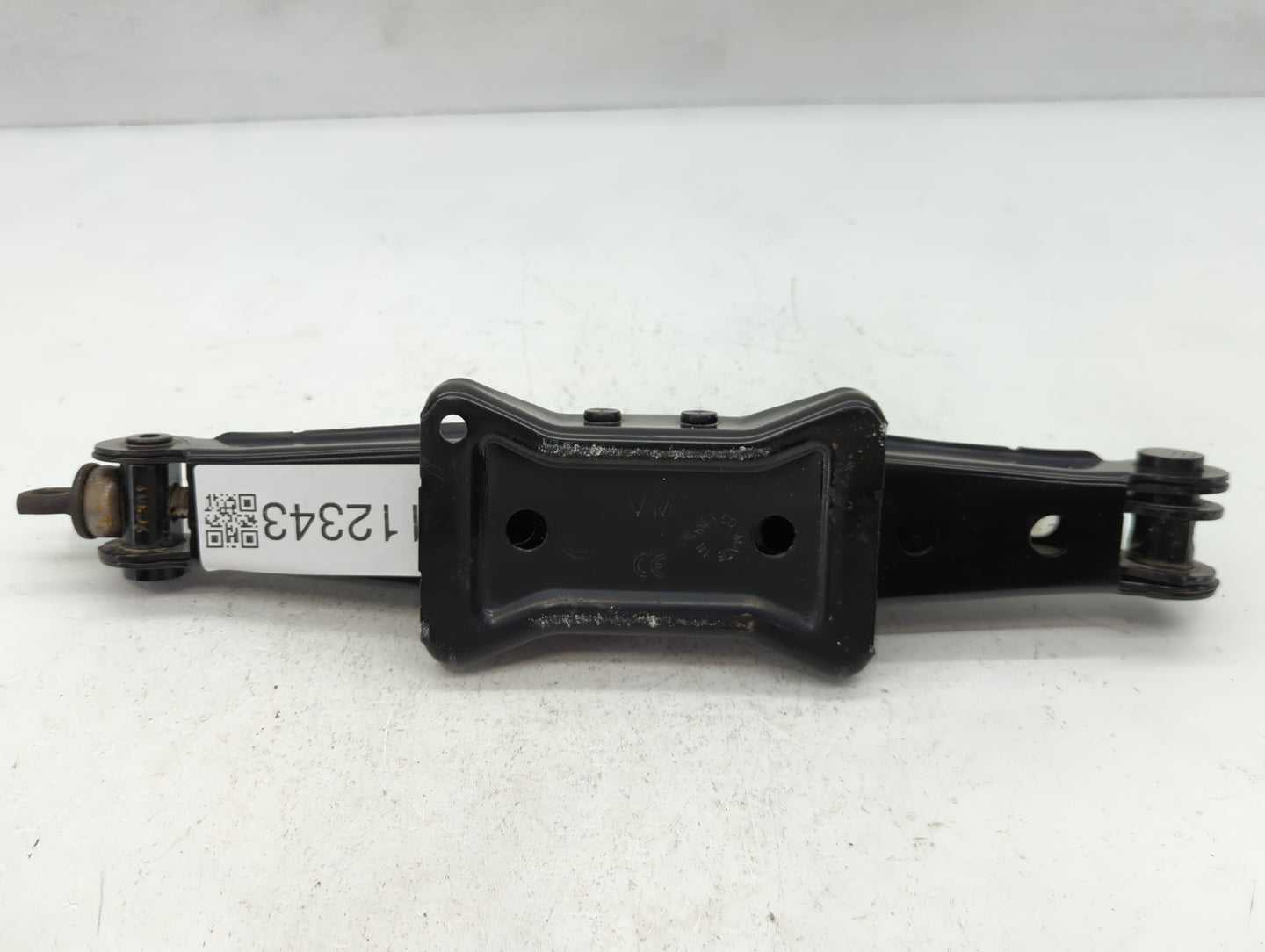 2017 Volkswagen Jetta Spare Scissor Car Jack - Oemusedautoparts1.com