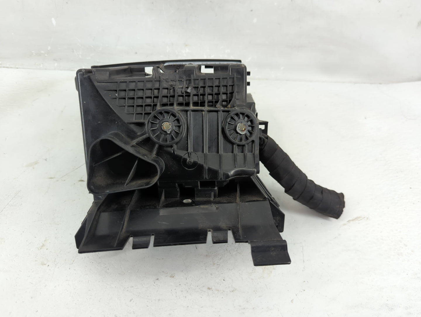 2015-2018 Volkswagen Jetta Fusebox Fuse Box Panel Relay Module Fits Fits 2015 2016 2017 2018 OEM Used Auto Parts - Oemusedau