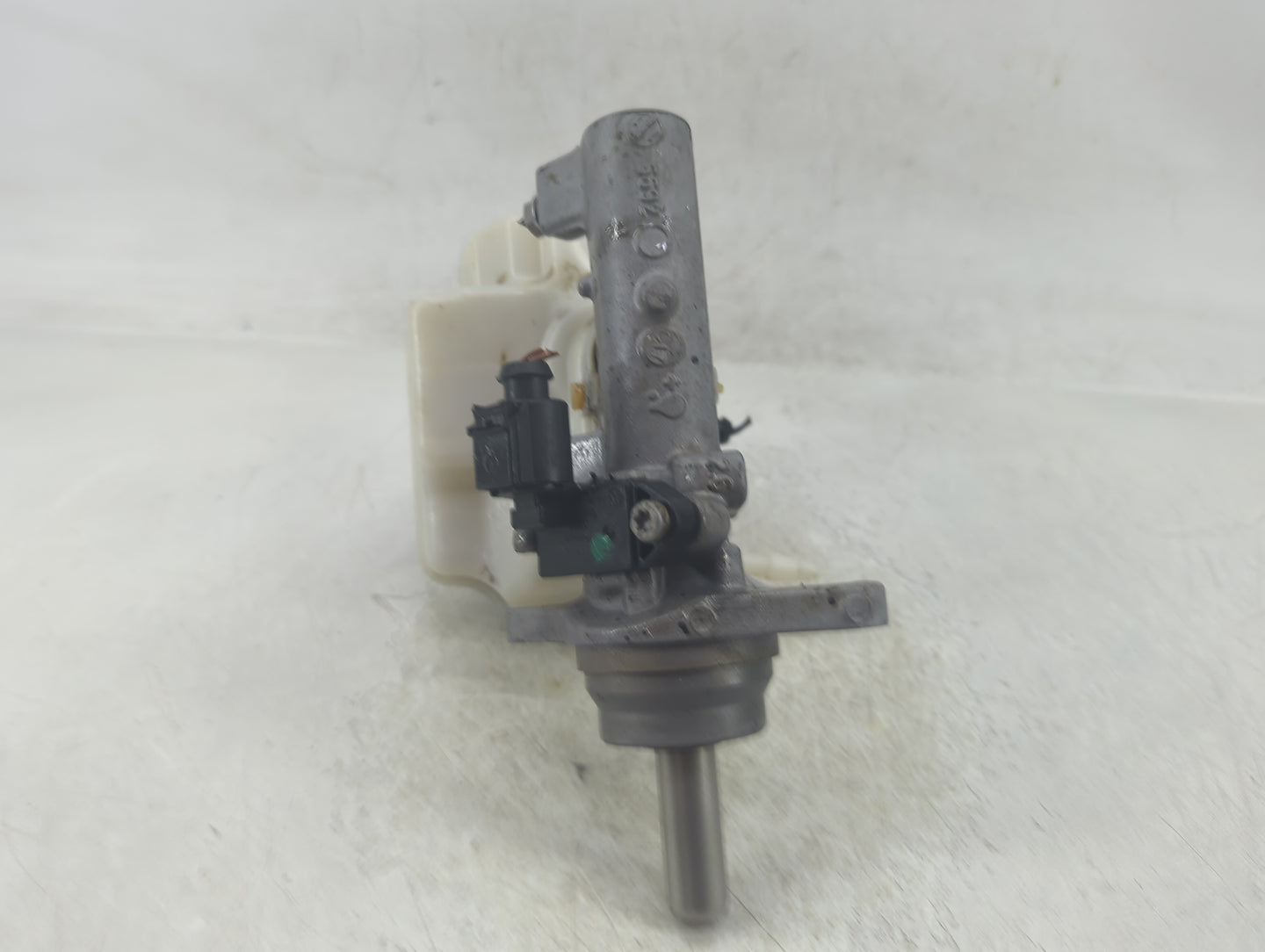 2009-2018 Volkswagen Jetta Brake Master Cylinder 1383155 - Oemusedautoparts1.com